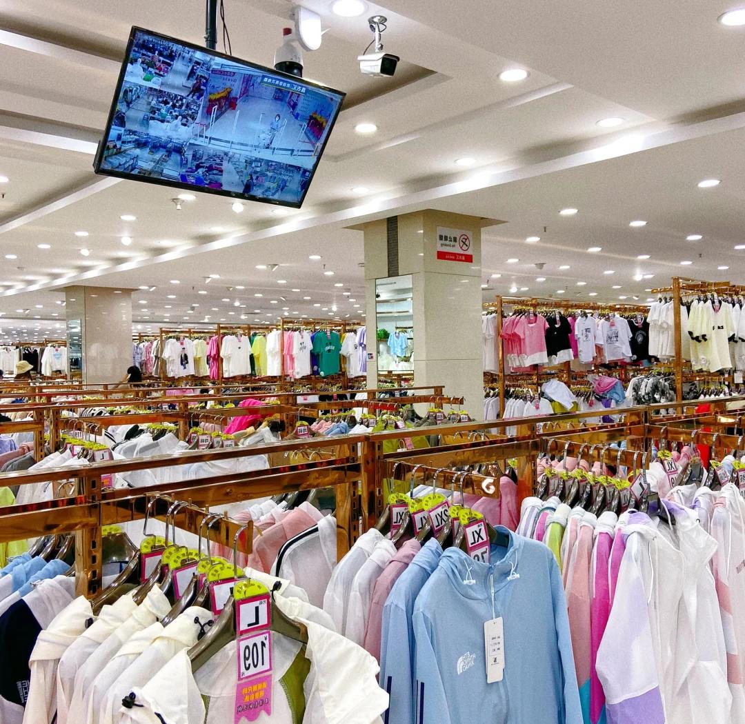 吉林服装批发城 跨界经营新风尚，白菜鸡蛋也热销